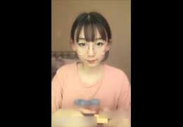 スマホ個人撮影　イマドキで可愛いメガネっ娘美少女がエロｺｽﾁｭｰﾑを着てディルドオナ自撮り☆