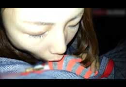 スマホ個人撮影　パンツの上から舐めてくるエロいTバック人妻インストラクターの車内フェラ＆手マン！