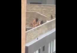 スマホ個人撮影　屋上でガチSEXしてるレズカップルを盗撮した青姦ハメ撮り、、！