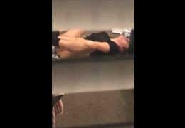 スマホ個人撮影　自宅でがっつりオナってるお姉さんをブラインドの隙間から盗撮…！