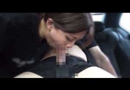 スマホ個人撮影　車内でしゃぶるお目目ぱっちりギャル→大量口射でザーメンドロリw