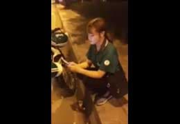 スマホ個人撮影　一緒に働く茶髪ギャルとバイト終わりに仕事着のまま野外セックス…w