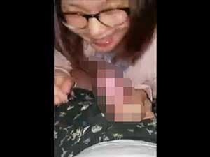 スマホ個人撮影　フェラが上手い眼鏡っ子な後輩JDを車内でしゃぶらせてみたv