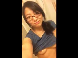 スマホ個人撮影　某有名コーヒーチェーンの店員がおっぱい自撮りを自ら流出…!!