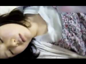 スマホ個人撮影　ガチ…！？爆睡中のお姉さんにイタズラしてる睡姦動画。。。