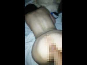 スマホ個人撮影　「気持ちいぃ～…!!」セフレに思いっきりフィストしてみたら…意外と感じる変態女だった件w