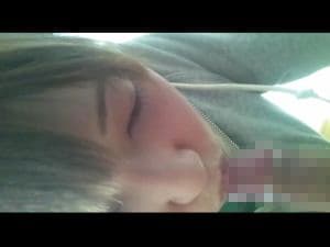 スマホ個人撮影　朝から笑顔で嬉しそうに彼チンを咥える透明感のあるお姉さん、、！