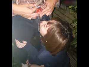 スマホ個人撮影　彼氏の命令で知らない人のチ●ポを咥えちゃうエロかわドMちゃん…ww