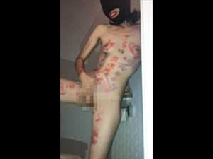 スマホ個人撮影　見事な肉便器っぷりw体に落書きしたマゾOLにトイレでオナらせてみた！！