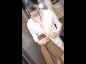 スマホ個人撮影　色白スレンダーな地味子JD (？) ちゃんが脱衣していくのを撮ってみたv