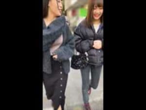 スマホ個人撮影　街中で見つけた巨乳女子’sをナンパ→二人の生デカパイを揉ませてもらったww