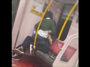 スマホ個人撮影　挿入ってる？w 電車の中で騎乗位してるっぽい若いカップルいた…w