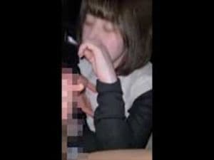 スマホ個人撮影　癒し系の色白娘が車内で手コキフェラ→顔射ぶっかけ！！