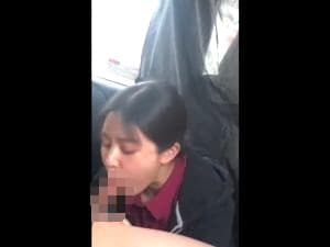 スマホ個人撮影　射精ねばるエロ男…こなれた感じでノーハンドでこなすプロい清楚系JDの車内フェラ抜き！