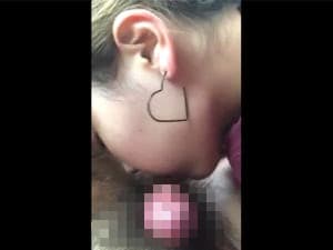 スマホ個人撮影　昼間からエロい金髪ギャルが裏筋＆亀頭責めてくる気持ち良すぎる車内フェラ、、