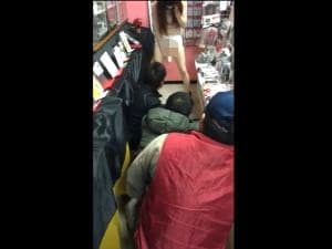 スマホ個人撮影　エロすぎるwアダルトショップで客前で露出バイブオナしてる変態人妻＆ミニスカ女子生マンお触り盛りだくさん♪