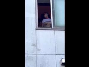 スマホ個人撮影　ヤバッw窓際で立ちバックしてる男女→それ見ながら駐車場でシコって射精する男…w