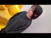 Filmagem amadora - Garota baixinha (144cm) de boceta apertada se afogando em pauzão enquanto filma a foda → gozada interna massiva e ela engole tudo kkk