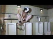 スマホ個人撮影　野外の公衆トイレにド変態女現るwww