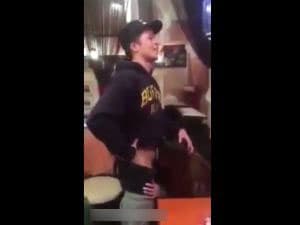 スマホ個人撮影　悪ノリ学生☆飲んだ勢いで友人達の前でチンポを咥える可愛いギャルJDｗ［再］