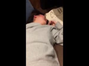 スマホ個人撮影　マッチングアプリで出会ったJDセフレ(20)と自宅で生々しい着衣ハメ撮り。