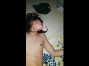 スマホ個人撮影　絶賛不倫中のスレンダー若妻、る〇さん(25)を自宅で泥酔ファック、、、