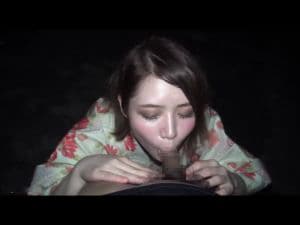 スマホ個人撮影　お祭りの帰りかな？浴衣姿の彼女に夜の海岸でフェラ抜き口内射精してもらった♪