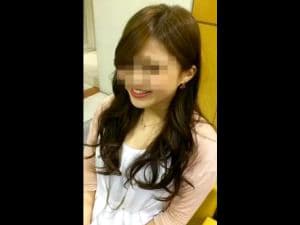 スマホ個人撮影　「撮るの？え～…」おそらく美人なスレンダーギャルの卑猥な剛毛マンコを車内で観察して指挿れたったw