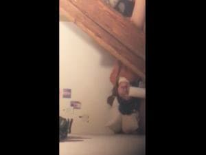 スマホ個人撮影　ガチ…「イク！」彼氏と激しいオナニー通話する姉を盗撮→寝落ちマンコも撮ってみたw［再］